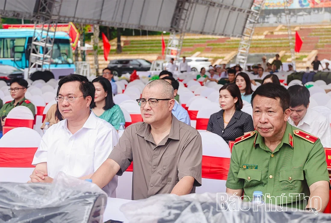 Final Dress Rehearsal for the Ceremony Celebrating the 72nd Anniversary of Uncle Hos Visit to Hung Temple and the Inauguration of the Monument Uncle Ho with the National Festival