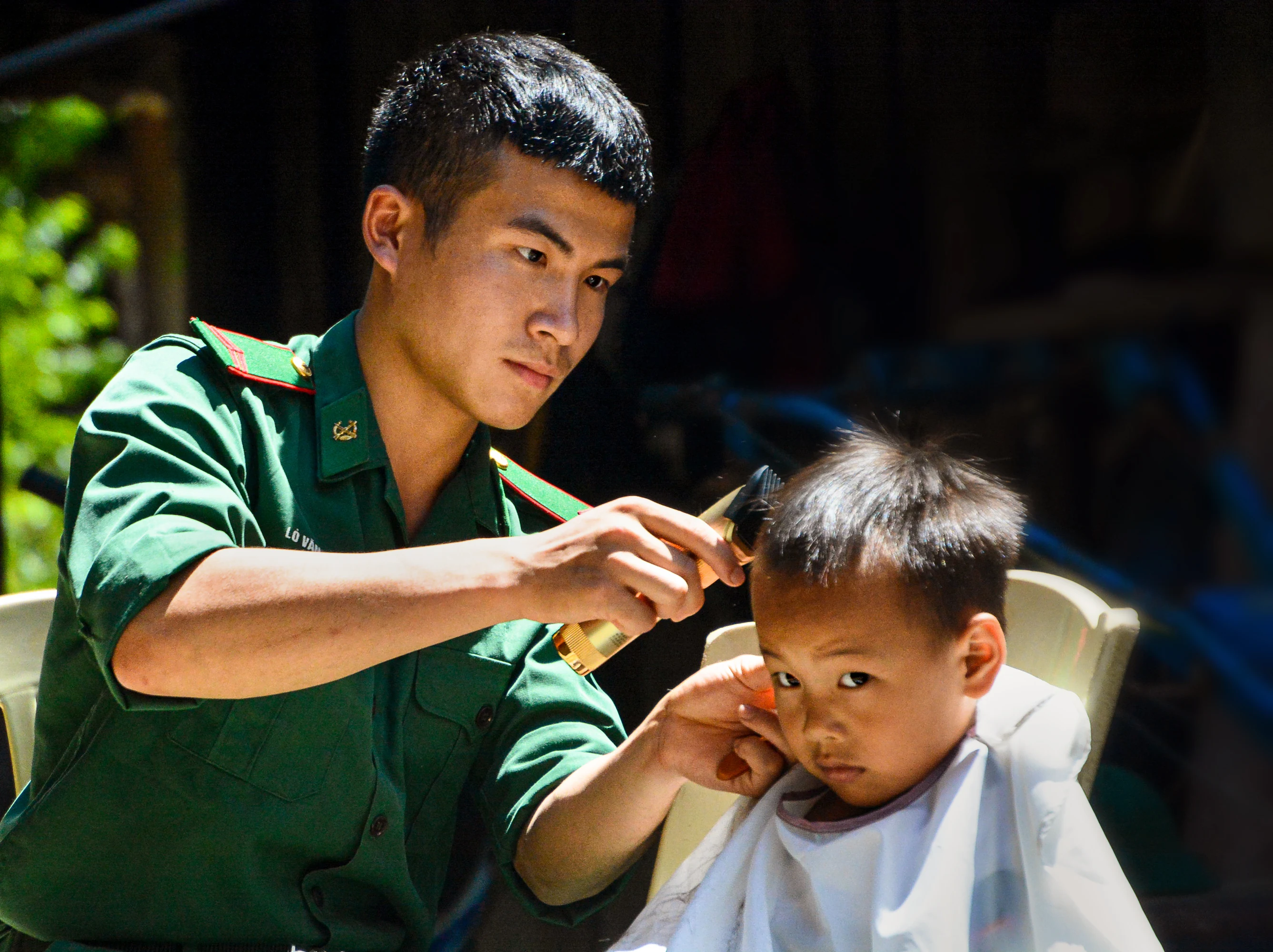 Đồn Biên phòng Bát Mọt với chương trình “Nâng bước em đến trường”