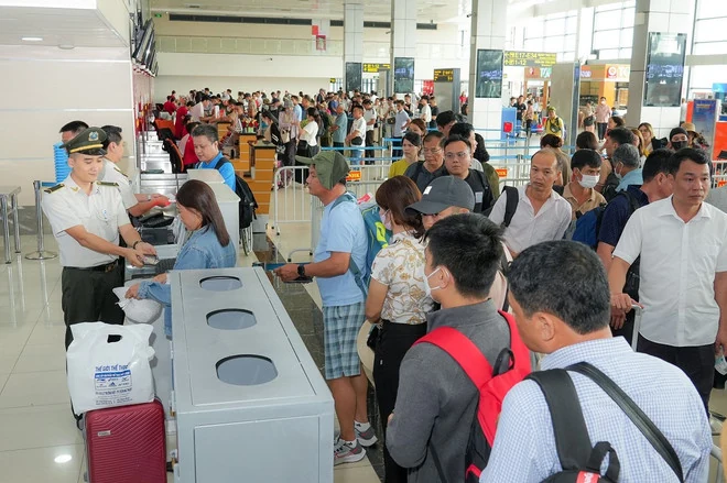 Vé bay Tết Nguyên đán 2025: Nhiều chặng hết vé