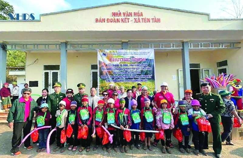 Tết ấm cho em: Đem xuân lên vùng cao