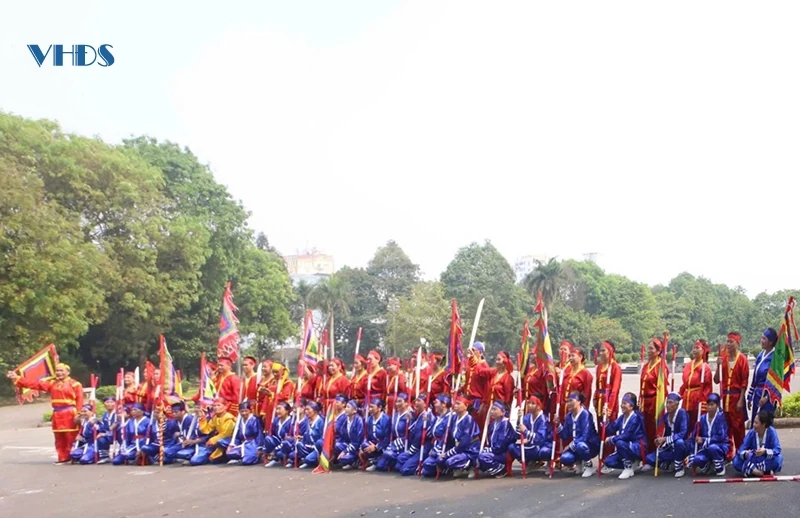 Độc đáo chạy chữ Thiên - Hạ - Thái - Bình