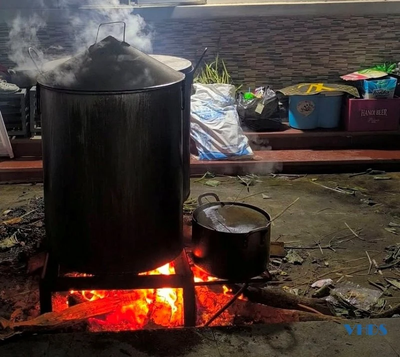 Nhớ những mùa Tết trông bánh chưng...