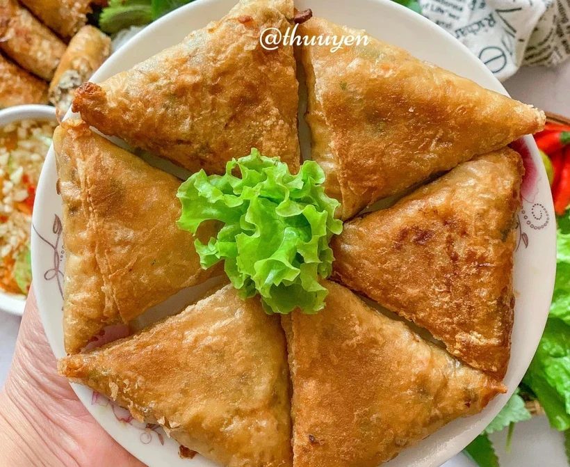 Những cách gói nem độc đáo cho mâm cỗ Tết đẹp mắt