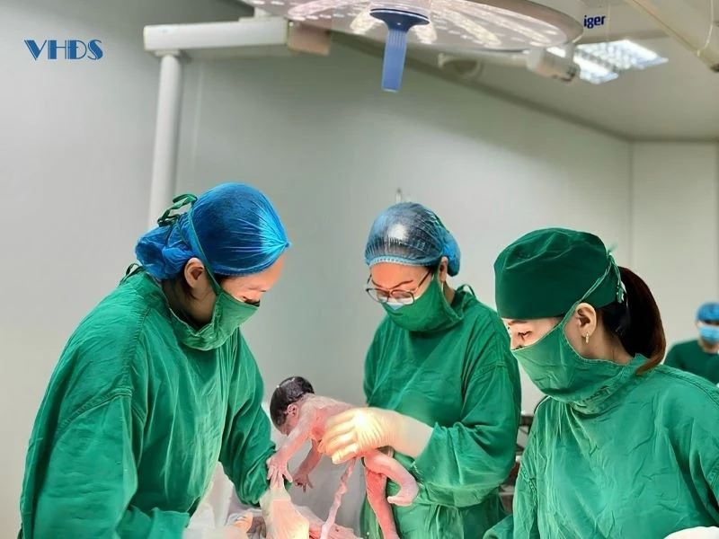 Thầy thuốc Ưu tú Nguyễn Thị Thắm - người hết lòng vì mẹ tròn con vuông