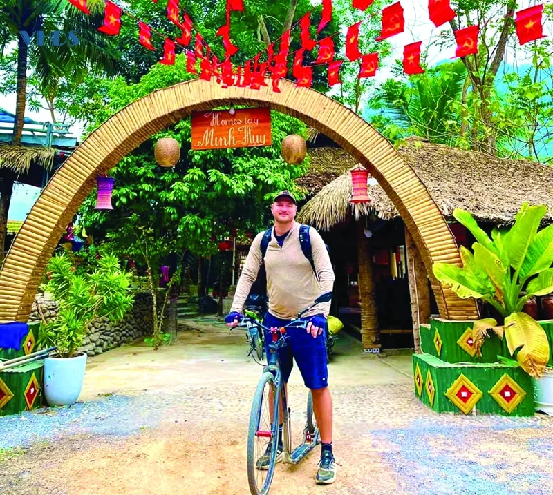 Ngày xuân háo hức ngược ngàn
