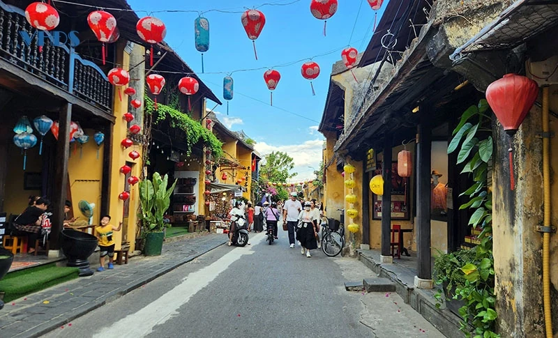 Trong mạch nguồn lịch sử - văn hóa ...