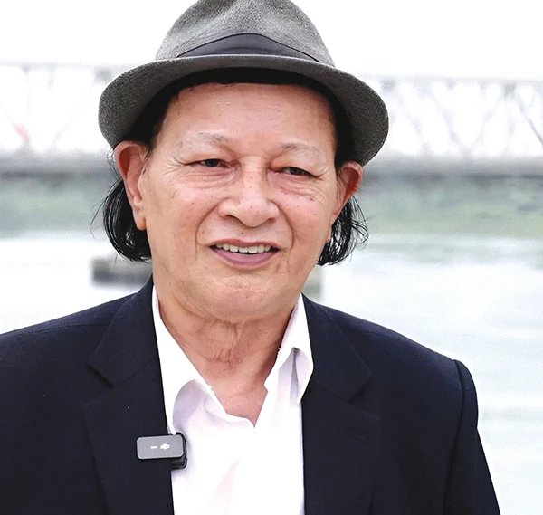 Huy Trụ, vui buồn treo ở đầu bông