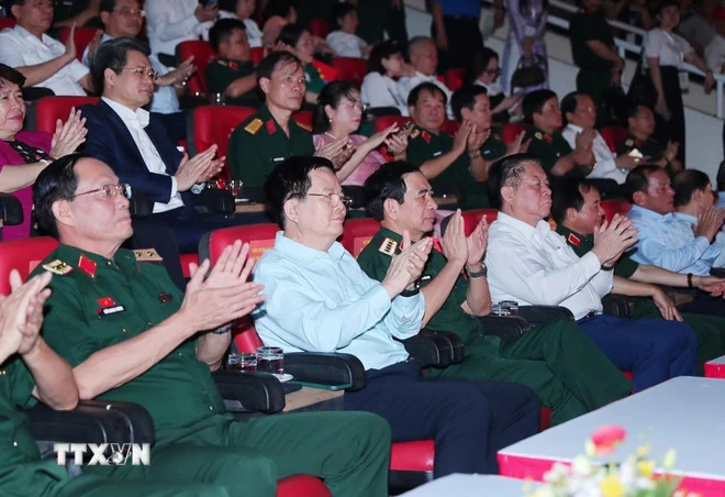 Hơn 12.000 khán giả xúc động, tự hào thưởng ngoạn chương trình “Hẹn ước Bắc-Nam”