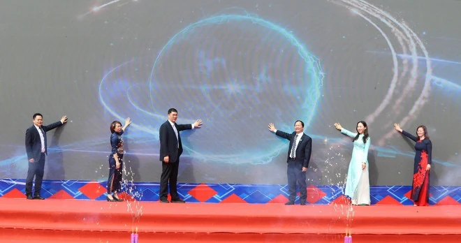 Ra mắt sản phẩm du lịch mới sử dụng giấy thông hành giữa Việt Nam và Trung Quốc