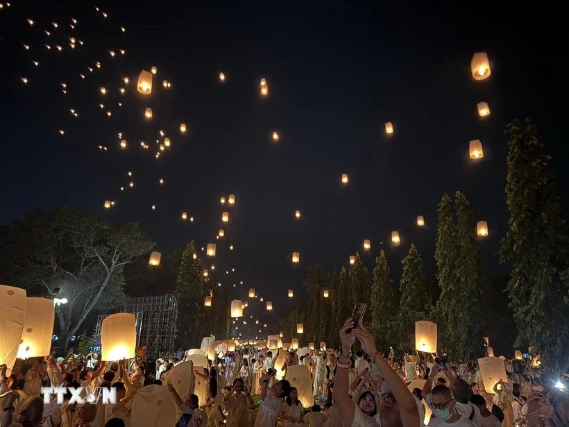 Lễ hội đèn lồng Ánh sáng hòa bình 2025 tại đền Phật giáo lớn nhất thế giới