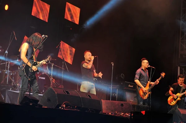 Ban nhạc Bức Tường chuẩn bị tour lưu diễn châu Âu trong tháng 6