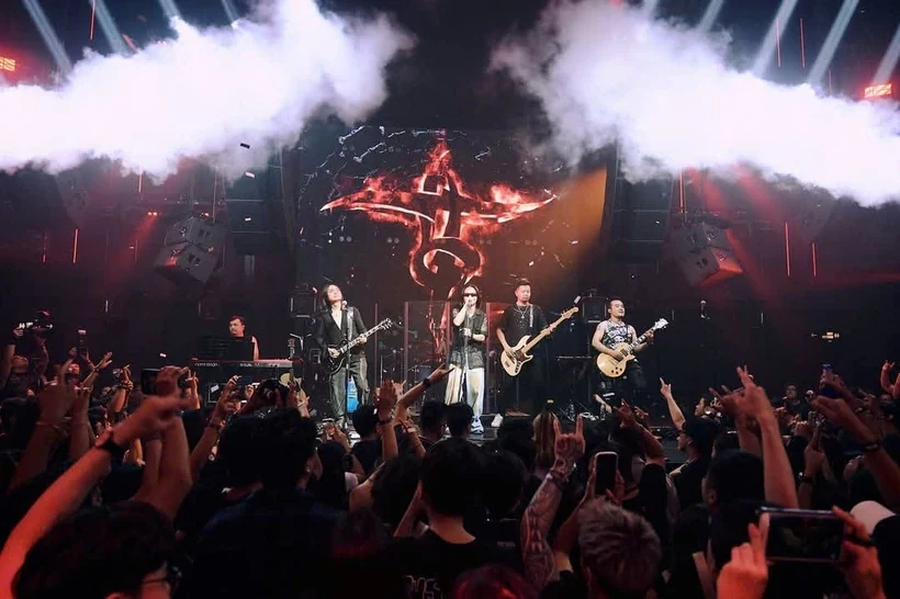 Ban nhạc Bức Tường chuẩn bị tour lưu diễn châu Âu trong tháng 6