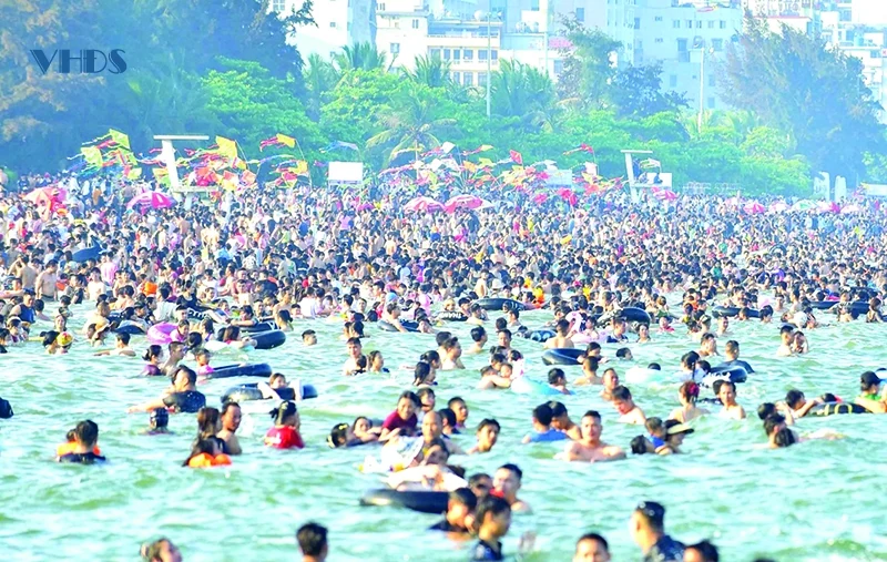 “Điểm hẹn” ngày hè (Bài 1): Khúc “tình ca” nắng vàng, biển xanh