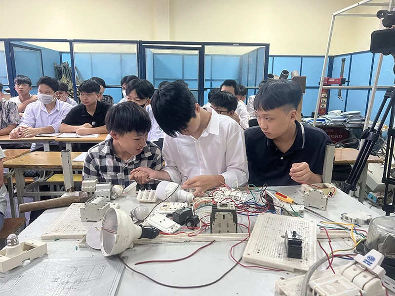 Từ giảng đường đến nhà máy - khi học nghề bắt nhịp với thực tiễn