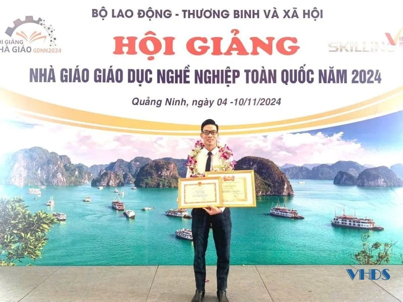 Giảng viên trẻ sống đẹp theo gương Bác Hồ