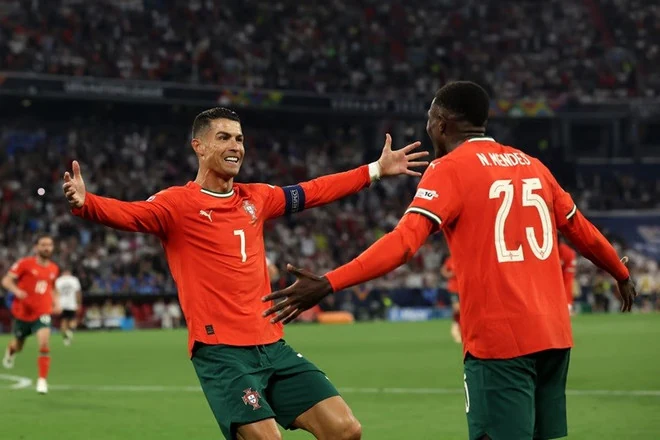 Ronaldo ghi bàn đưa Bồ Đào Nha vào chung kết Nations League