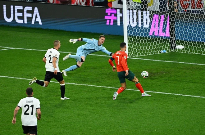 Ronaldo ghi bàn đưa Bồ Đào Nha vào chung kết Nations League