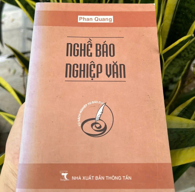 Nghề báo: Hành trình “đọc - đi - nghĩ - viết”