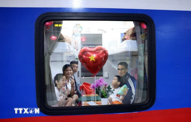 Tàu Thống Nhất dẫn đầu danh sách 24 hành trình tàu hỏa ấn tượng nhất thế giới