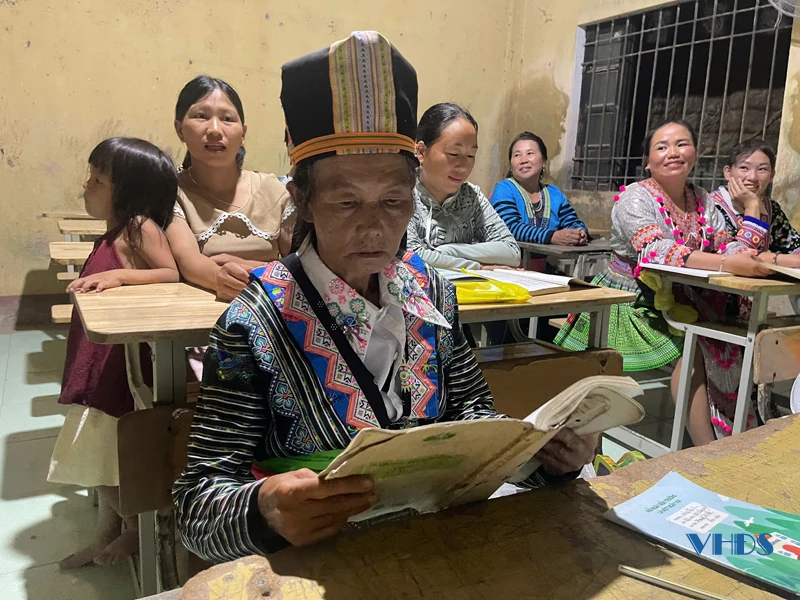 Lớp xóa mù chữ ở Cánh Cộng