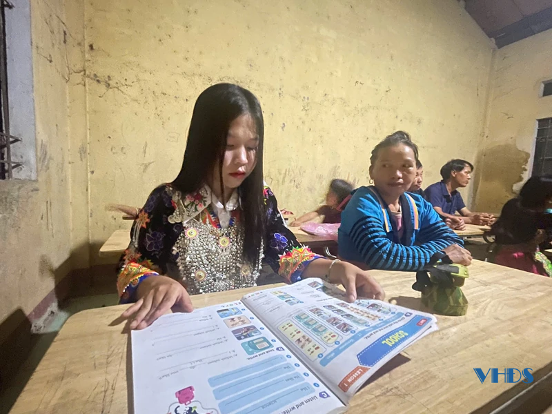 Lớp xóa mù chữ ở Cánh Cộng