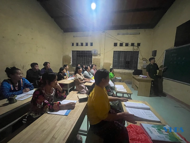 Lớp xóa mù chữ ở Cánh Cộng