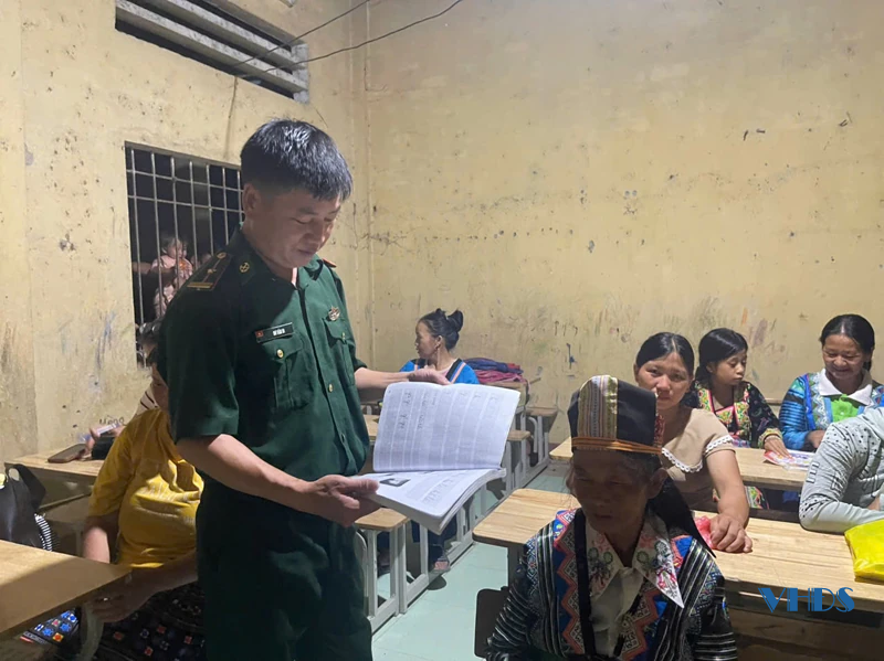 Lớp xóa mù chữ ở Cánh Cộng