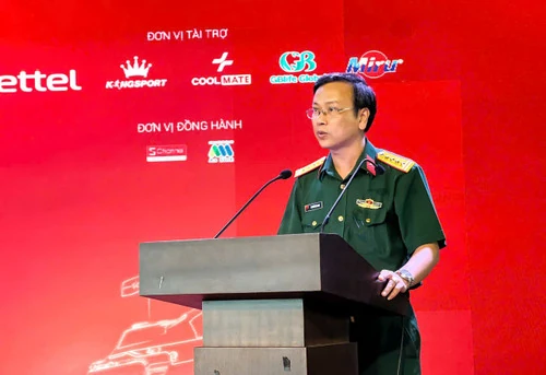 “Dưới cờ vinh quang”: Đêm nghệ thuật kết nối ba miền, thắp sáng niềm tự hào dân tộc