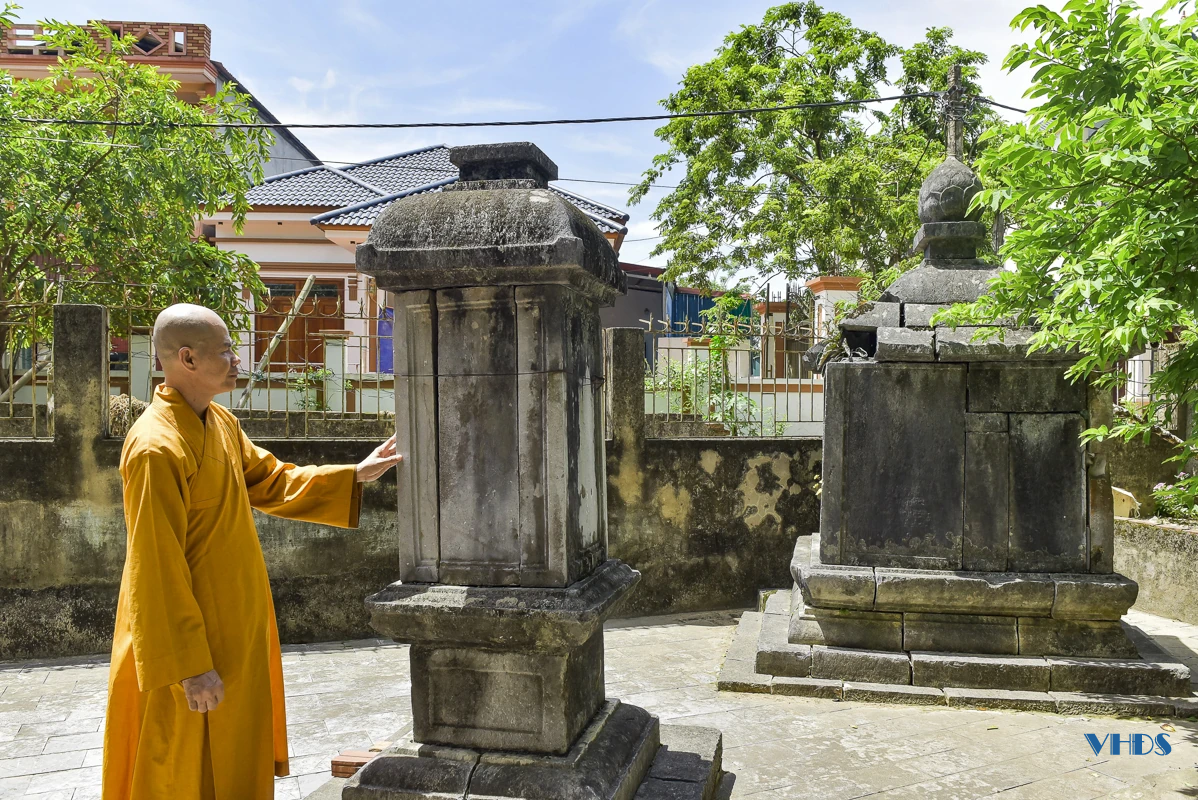 Ngôi cổ tự tựa núi bên sông Mã và pho tượng Phật đá kỳ vĩ