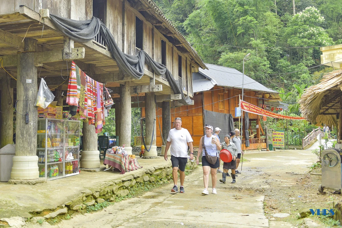 Kho Mường, bản làng heo hút phát triển kinh tế nhờ du lịch cộng đồng