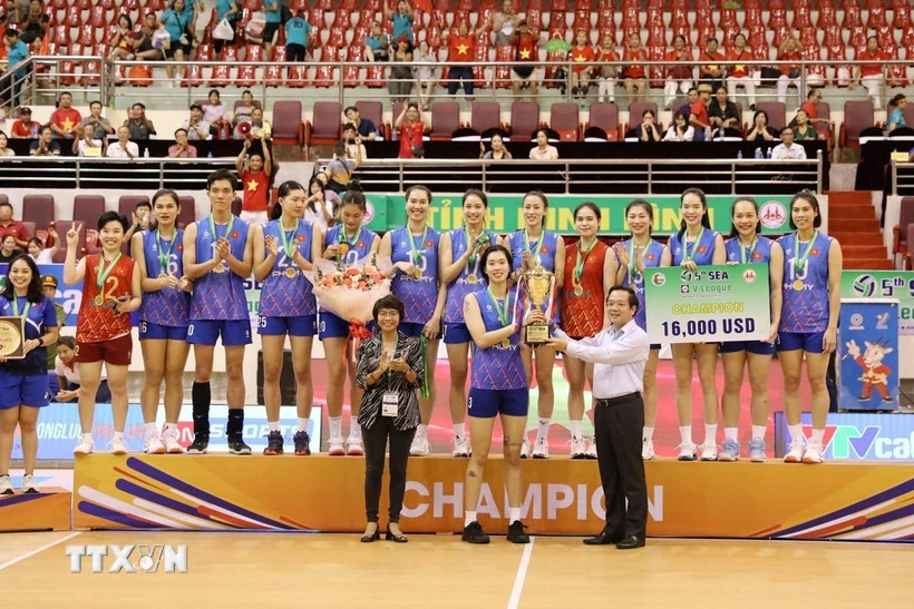Bóng chuyền nữ Việt Nam lập kỳ tích, lần đầu vô địch Đông Nam Á