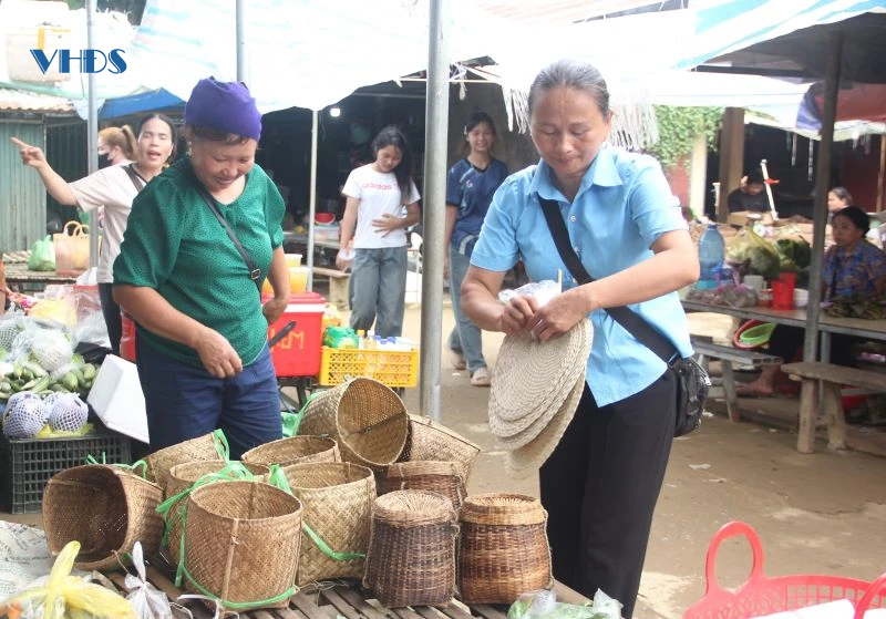 “Độc lạ” những món hàng chợ phiên vùng cao