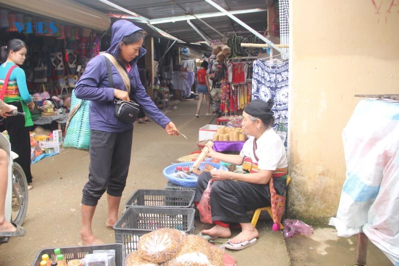 “Độc lạ” những món hàng chợ phiên vùng cao