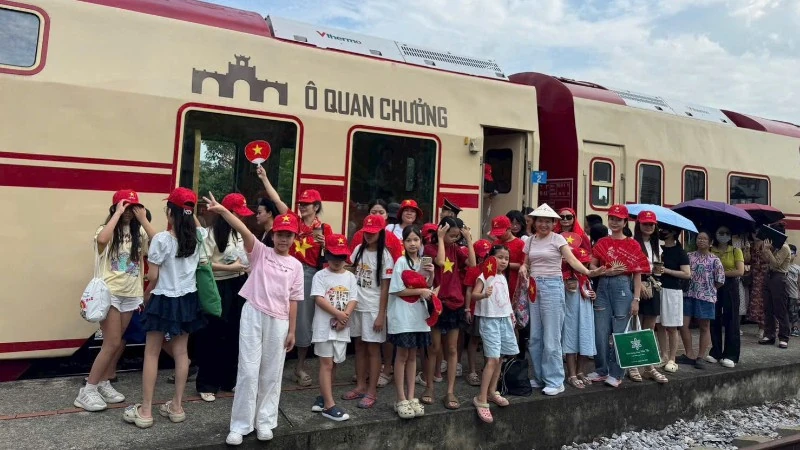 Hướng dẫn đặt vé tàu du lịch Hà Nội 5 Cửa Ô”