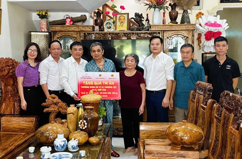 Trao quà tri ân 11 thương binh nặng trên địa bàn xã Thọ Lập