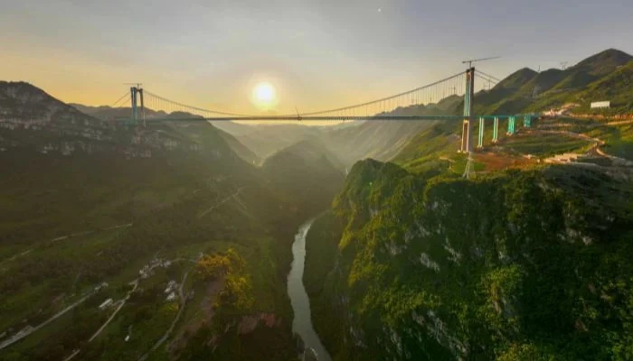 Cây cầu cao nhất thế giới chính thức đi vào hoạt động