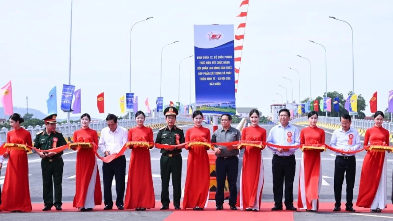 Viết tiếp bản anh hùng ca xây dựng bằng công sức, trí tuệ, ý chí quyết tâm, vì nước, vì dân