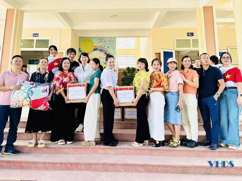 Cựu học sinh Lam Sơn đồng hành cùng người dân vùng lũ