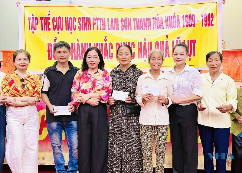 Cựu học sinh Lam Sơn đồng hành cùng người dân vùng lũ