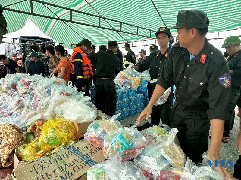 Nghĩa đồng bào nơi “rốn” lũ