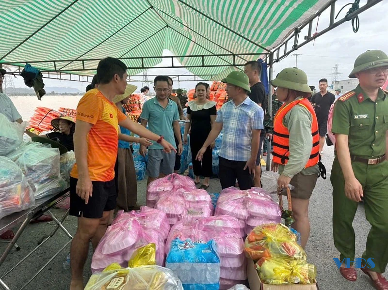 Nghĩa đồng bào nơi “rốn” lũ