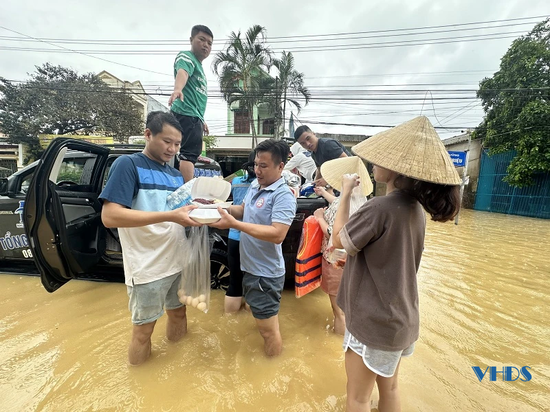 Nghĩa đồng bào nơi “rốn” lũ