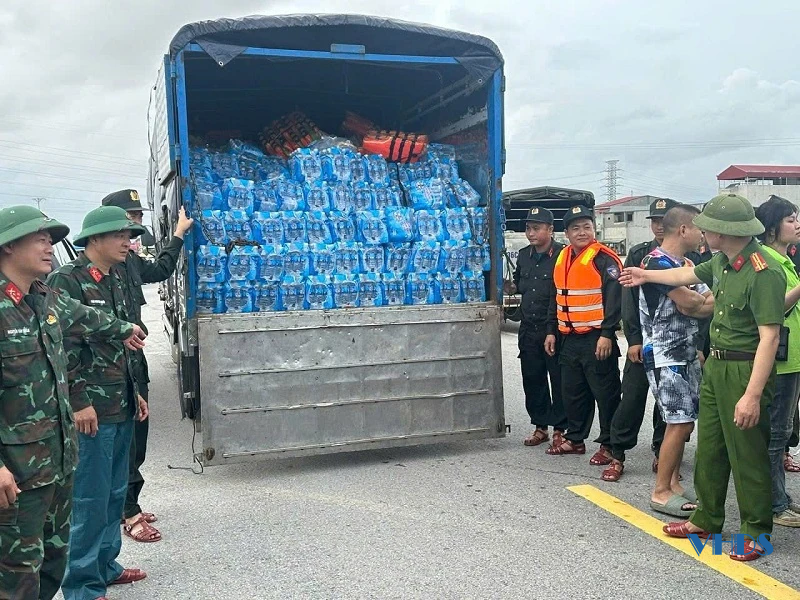 Nghĩa đồng bào nơi “rốn” lũ