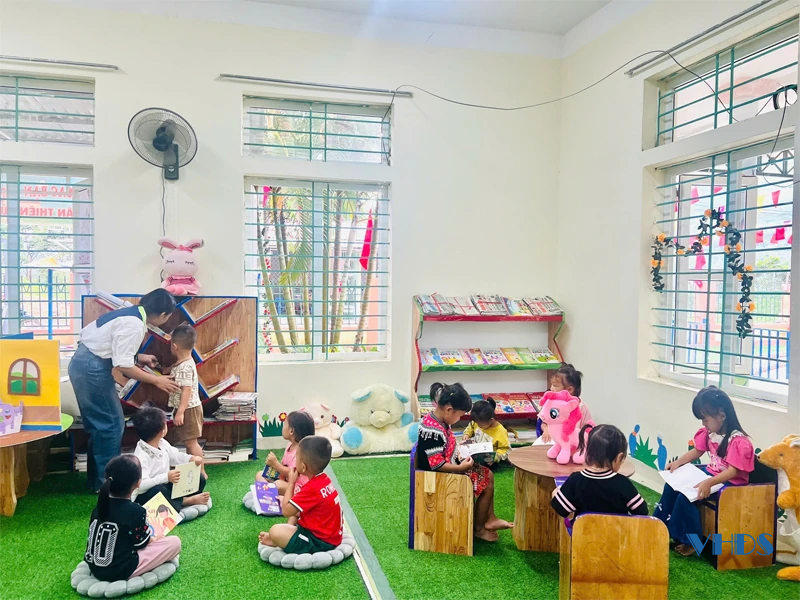 Niềm vui của cô trò vùng biên trong ngôi trường mới