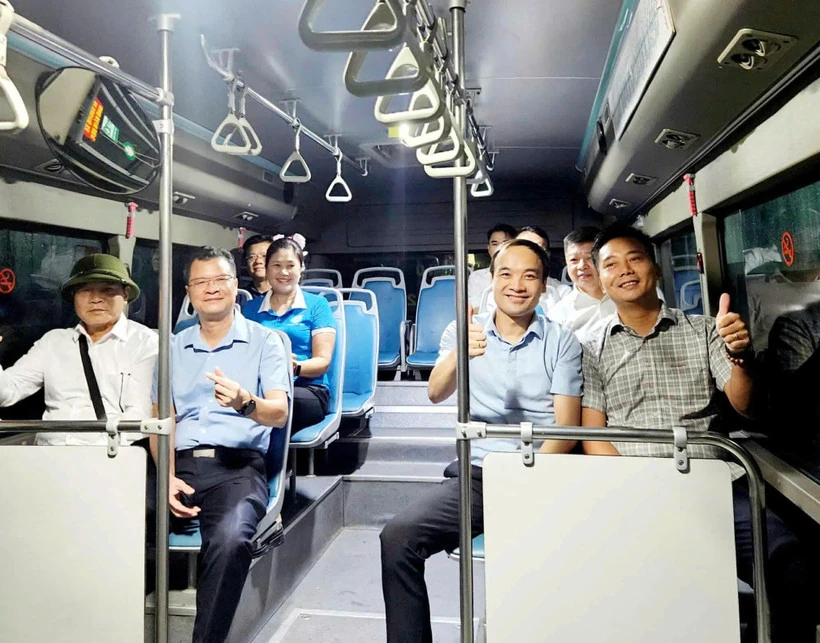 Mở tuyến buýt hành trình gần 60km kết nối với xã đảo duy nhất của Thủ đô