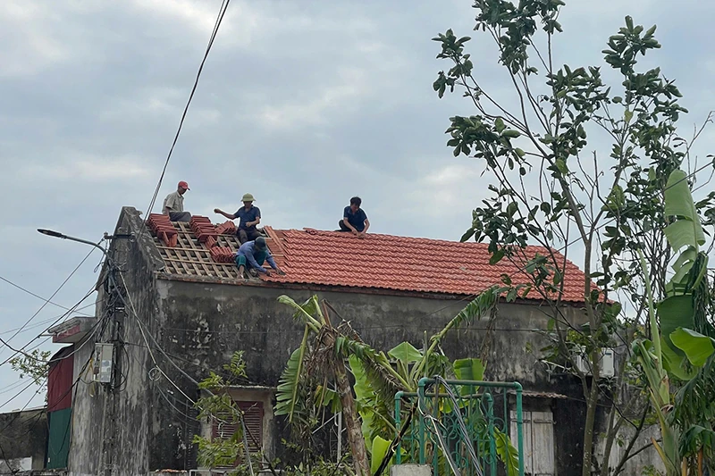 Đi qua ngày mưa bão (bài 3): Dựng lại nếp nhà...