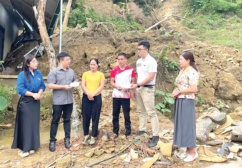 Đi qua ngày mưa bão (bài 3): Dựng lại nếp nhà...