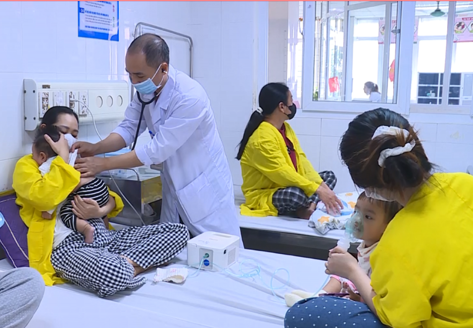 Gia tăng bệnh nhi nhập viện khi thời tiết giao mùa