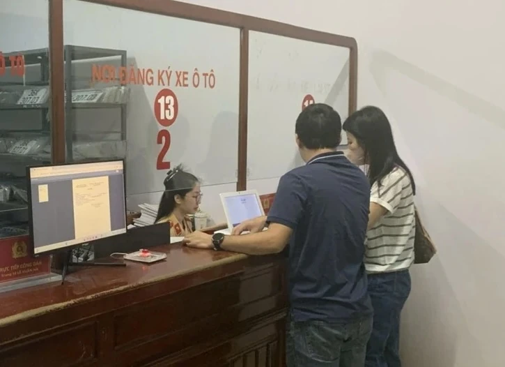 Thủ tục sang tên đối với xe đã chuyển quyền sở hữu qua nhiều chủ