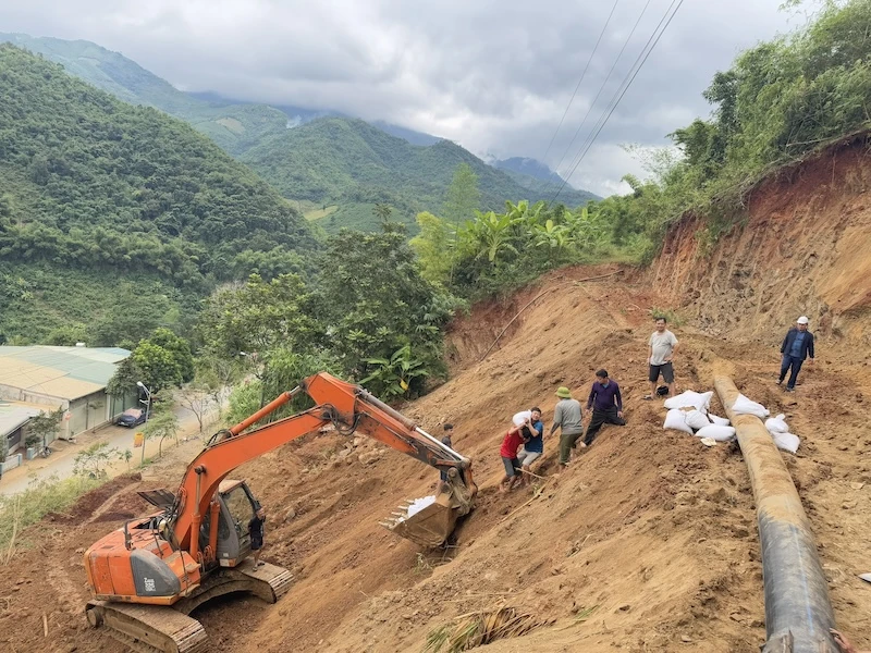 Xã Mường Lát khắc phục sự cố sạt lở hệ thống thủy lợi Pom Buôi